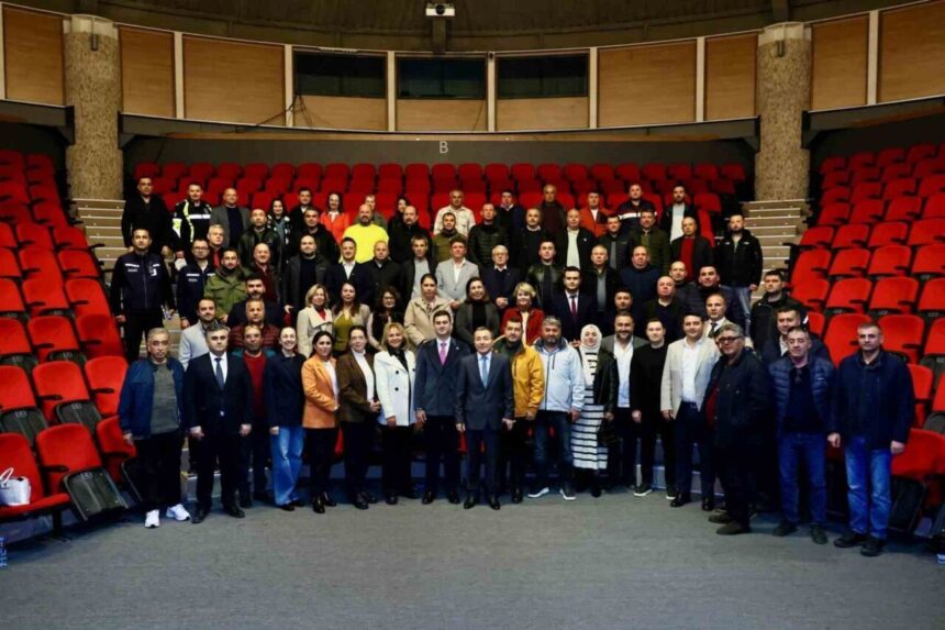 Bodrum’da Muhtarlar Toplantısı, Belediye Başkanı Tamer Mandalinci’nin katılımıyla gerçekleşti.