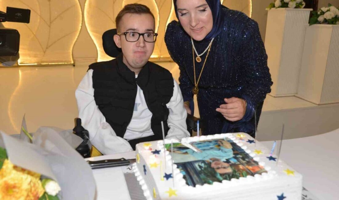 Sakarya'nın Akyazı ilçesinde 23 yıldır kas hastalığıyla mücadele eden Halilcan