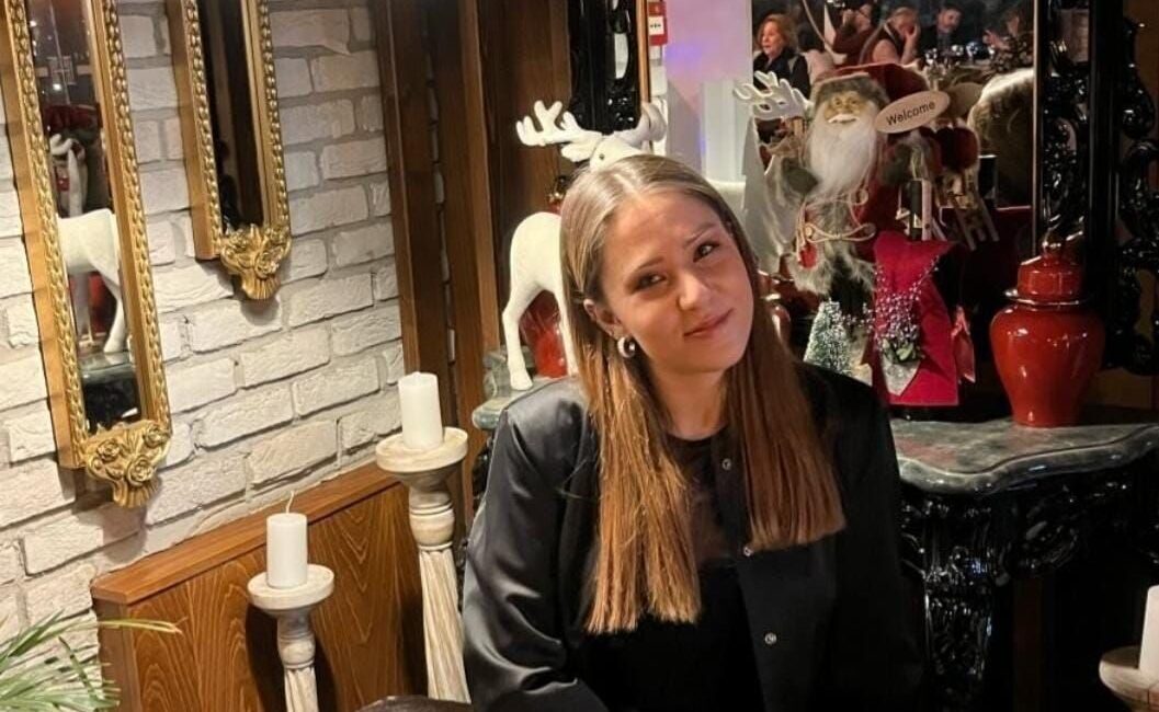 Eskişehir’deki Trafik Kazasında Eşini Kaybeden Kadın, Hastanede Hayatını Kaybetti Eskişehir'de 8 Aralık'ta yaşanan trafik kazasında Mert Özsöz'ün kullandığı otomobil,