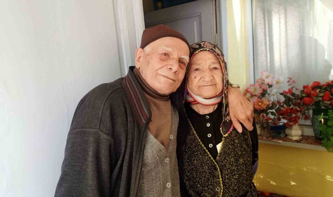 93 Yaşındaki Saffet Cansal, Hatıralarıyla Dolu TOFAŞ’ını Gözyaşlarıyla Yolda Uğurladı Bursa’nın Keles ilçesinde 93 yaşındaki Saffet Cansal, yıllarca koruduğu 1993