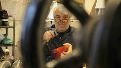 Sivas'ta 38 yıldır yemeni üreten Zafer Kıtlık, geleneksel ayakkabı kültürünün