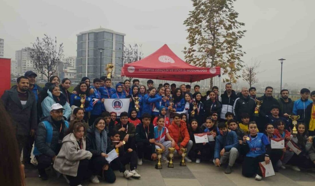 Malatya’da Okul Sporları Oryantiring Yarışması Heyecanı 380 Sporcuyla Yaşandı Malatya'da Türkiye Oryantiring Federasyonu tarafından düzenlenen Okul Sporları Oryantiring Yarışması,