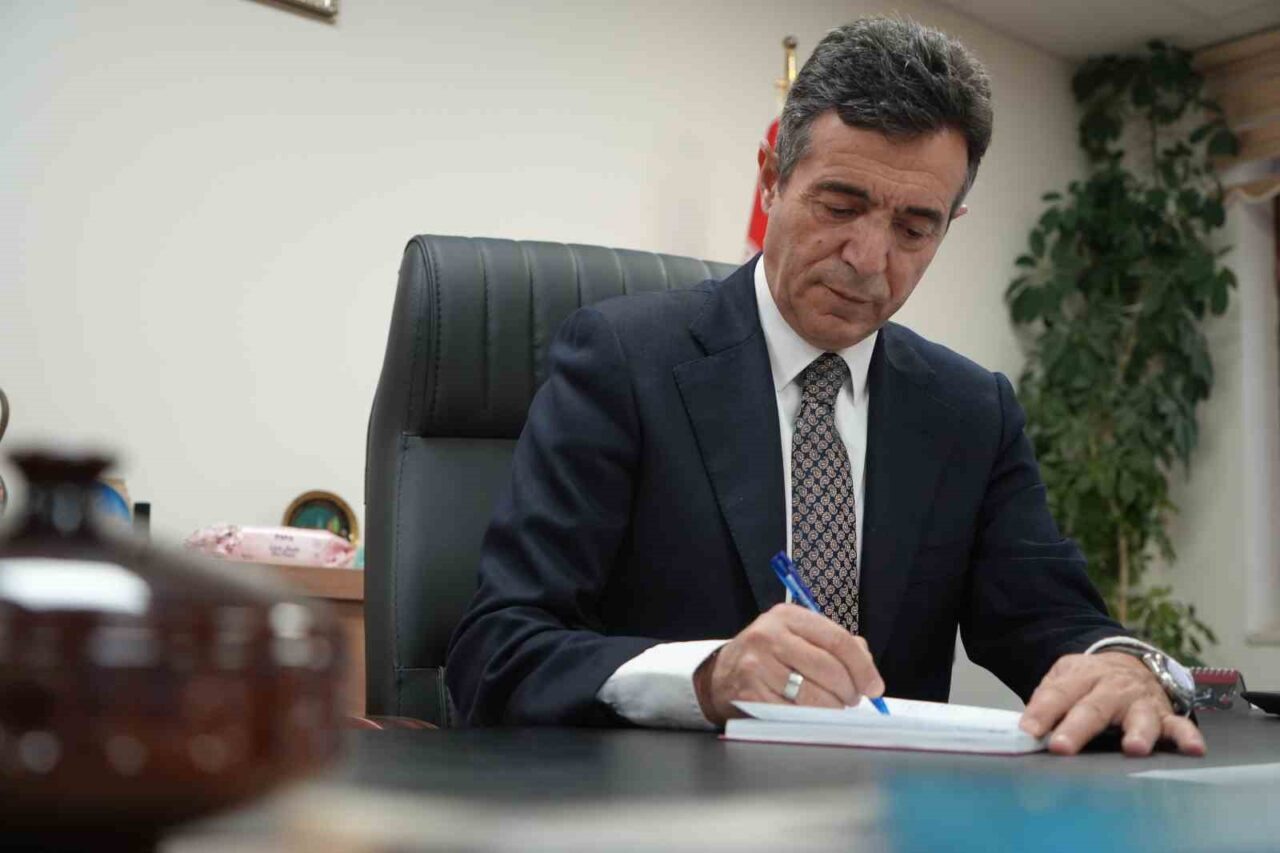 Bayburt Lisesi Müdürü, Mezun Olduğu Okulu Günlüklerle Anılarına Taşıyor