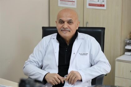 Sivas Hastanesi’nden Üroloji Uzmanı Dr. Eyüp Coşar, prostat hastalıklarında erken tanının önemini vurguladı.