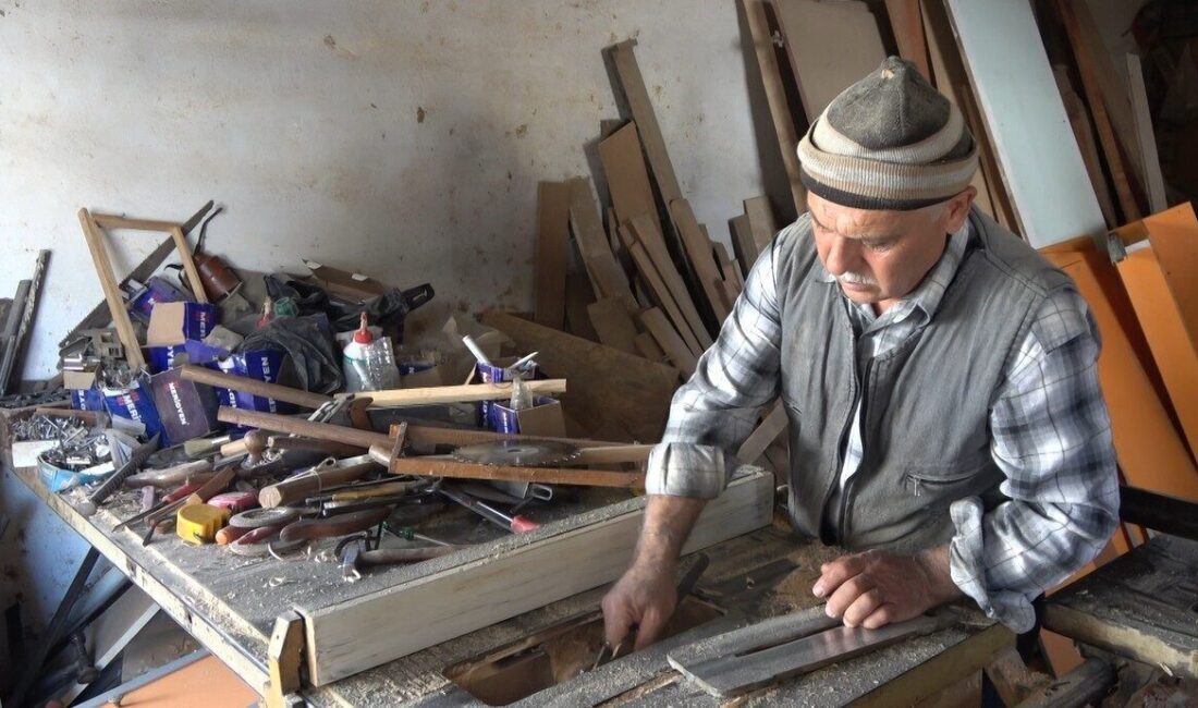 Alanya'nın Demirtaş Sanayi Sitesi'nde 45 yıldır marangozluk yapan 62 yaşındaki