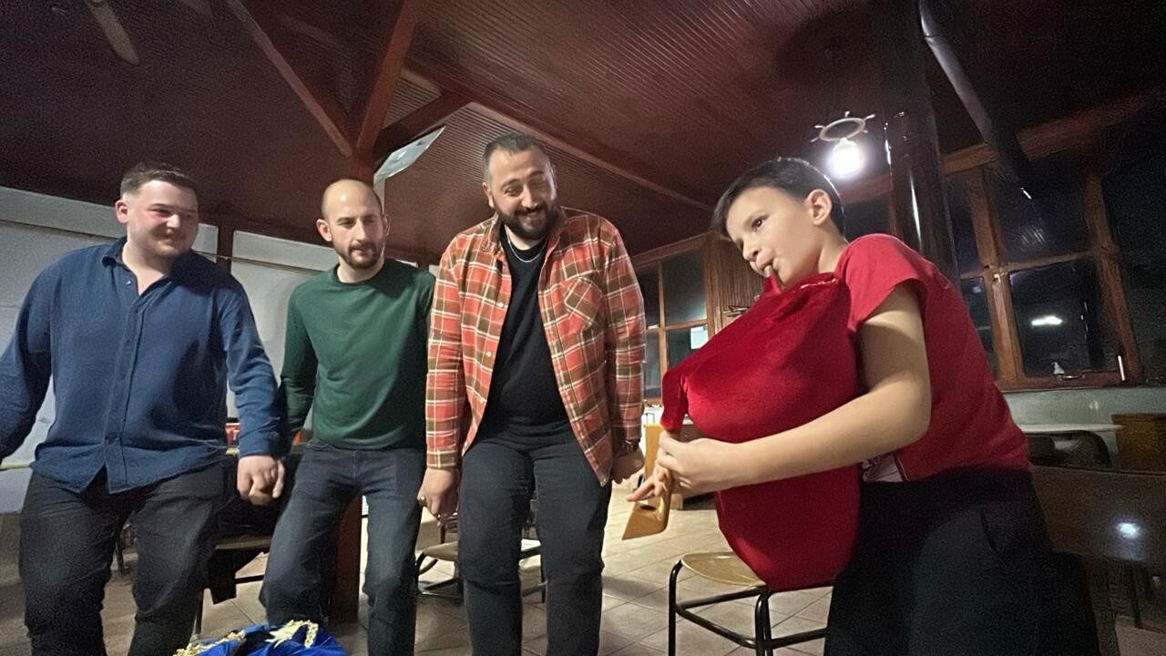 Düzce'de 8 yaşındaki Ahmet Semih Toraman, tuluma olan tutkusuyla dikkat