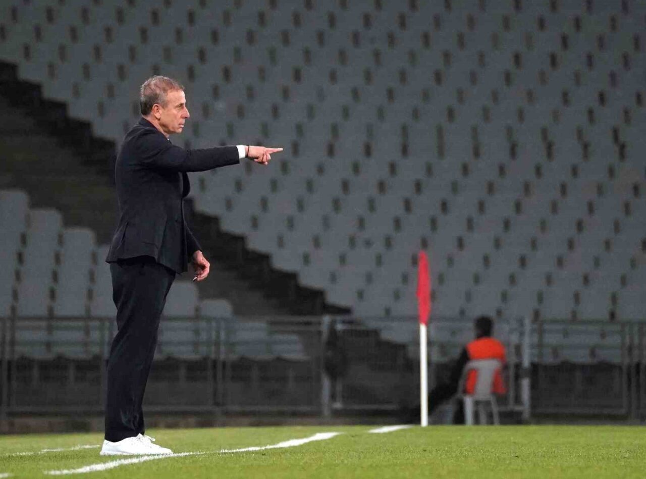 Teknik direktör Abdullah Avcı, Çaykur Rizespor ile ilgili haberlerin doğru