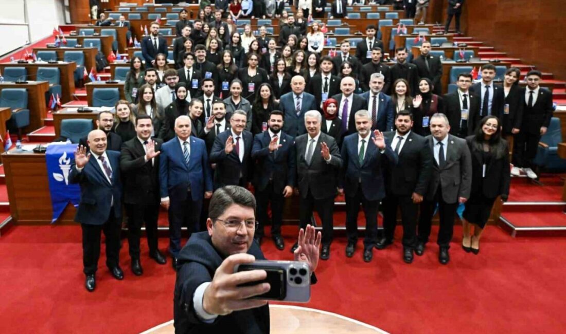 Adalet Bakanı Yılmaz Tunç, Trabzon'da çeşitli açılışlar sonrası Büyükşehir Belediyesi'ni