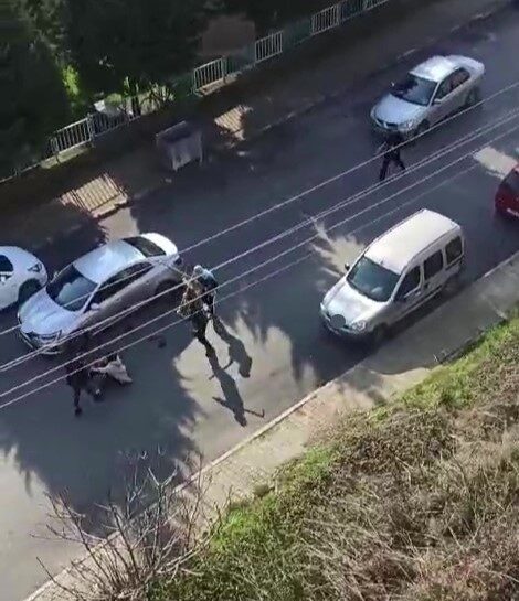 Gölcük’te boşandığı eşini sokakta 15 yerinden bıçaklayan sanığın savunması dikkat çekti Kocaeli'nin Gölcük ilçesinde, Tuncay H. eski eşi Tuba Y.'yi bıçaklamaktan