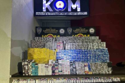 Adana’da bir tırda 16 bin paket kaçak sigara bulundu, sürücüsü mahkemece tutuklandı.