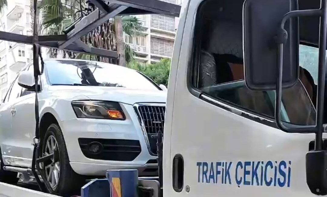 Adana'da trafik denetimleri sırasında engelli park yerlerini ihlal eden 23