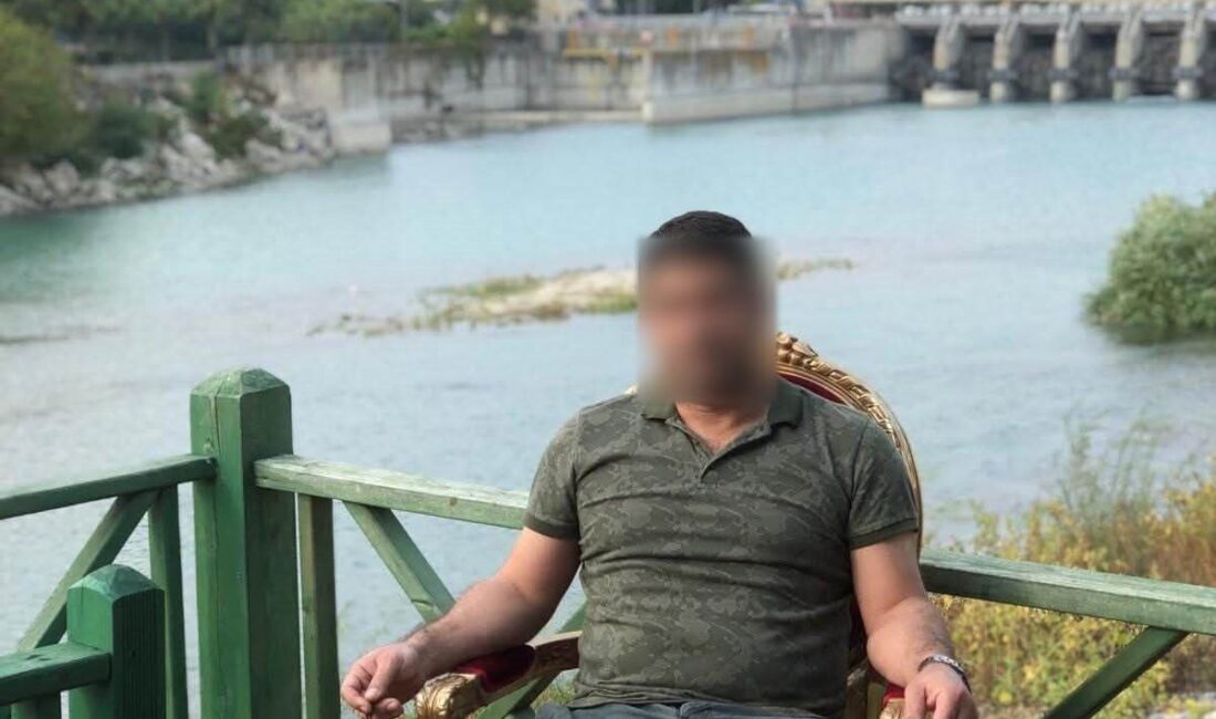 Adana'da polis, uyuşturucu satışı nedeniyle A.A.'yı yakalamak için baskın düzenledi.