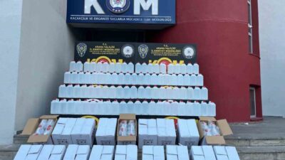 Adana’da Yılbaşı Öncesi Düzenlenen Operasyonda 2 Ton 80 Litre Kaçak Etil Alkol ve 174 Şişe Kaçak İçecek Ele Geçirildi Adana'da yılbaşı öncesi düzenlenen operasyonda, polis 2 ton 80 litre