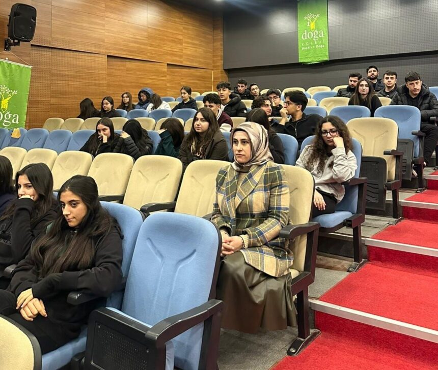 Adıyaman Doğa Koleji, mezun öğrencilerle geleceğe yönelik söyleşi düzenledi.