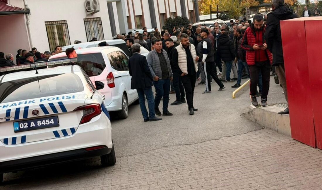 Adıyaman'ın Kahta ilçesinde iki grup arasında çıkan silahlı çatışmada 2'si