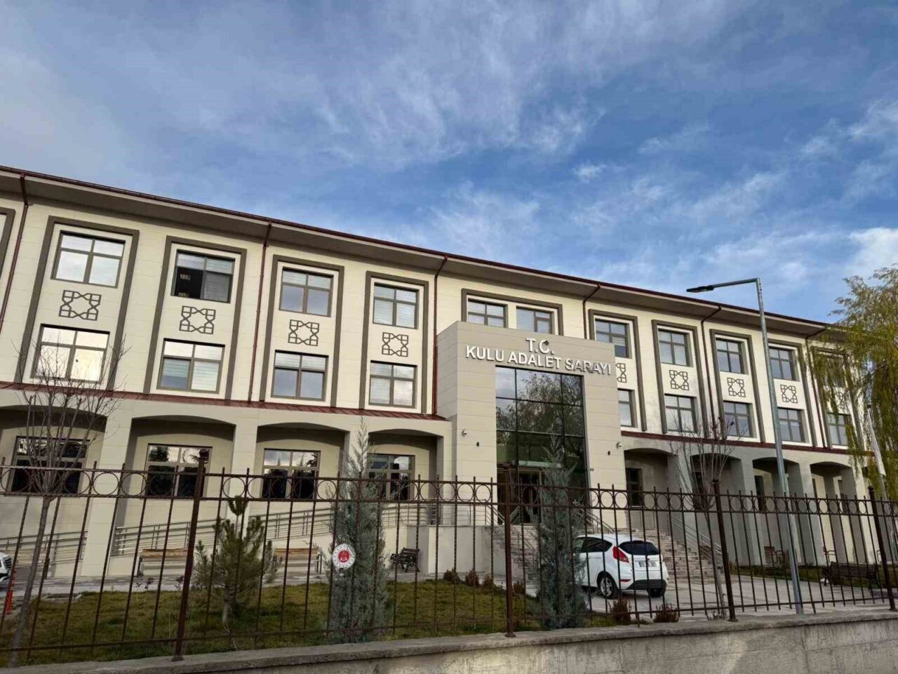 Konya'nın Kulu ilçesinde, adliyede görevli Ayşe S. ihale bedellerini zimmetine