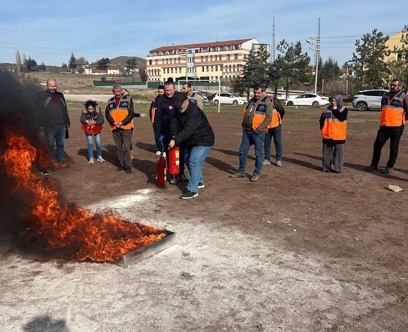Eskişehir’de AFAD’dan Gönüllülere Afet Eğitimleri Devam Ediyor Eskişehir İl AFAD Müdürlüğü, gönüllülere afet ve acil durum eğitimleri
