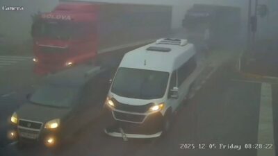 Afyonkarahisar'da sabah saatlerinde meydana gelen trafik kazasında 20 kişi yaralandı.