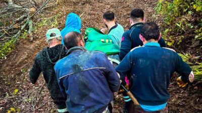 Kastamonu’nun Cide ilçesinde Teyfik A., ormanda ağaç keserken ayağına tomruk