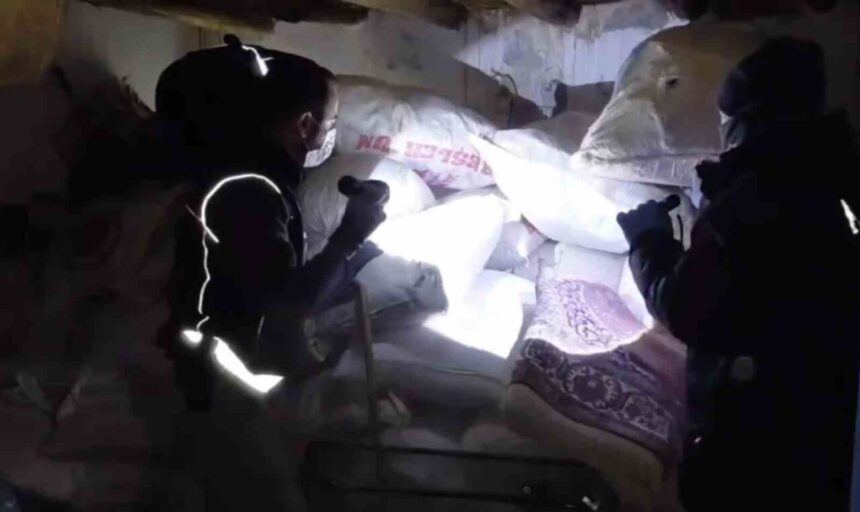 Ağrı’da gerçekleştirilen polis operasyonlarında 29 kilogramdan fazla uyuşturucu madde ele geçirildi.