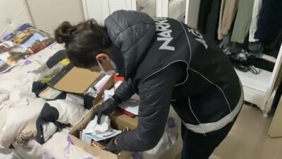 Ağrı Merkez ve Patnos ilçelerinde düzenlenen operasyonla 8 sokak satıcısı