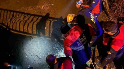 Ağrı'nın Fırat Mahallesi'nde köprüden düşen bir kişi, AFAD ve sağlık