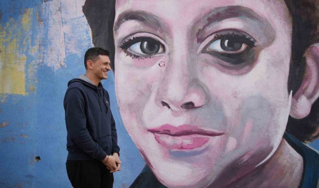 Edirne’de Mattia Ahmet Minguzzi’nin Anısına Çizilen Duvar Resmi Ailesini Duygulandırdı İstanbul'da bıçakla öldürülen 14 yaşındaki Mattia Ahmet Minguzzi için Edirne'de