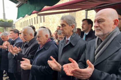 Prof. Dr. Mustafa Köseoğlu, KTÜ’de düzenlenen törenle son yolculuğuna uğurlandı.