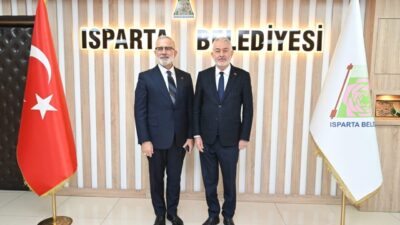 AK Parti Grup Başkanvekili Bahadır Yenişehirlioğlu, Isparta'daki ziyaretinde Belediye Başkanı