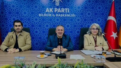 AK Parti Bilecik İl Başkanlığı, parti binasında düzenlenen haftalık toplantıda