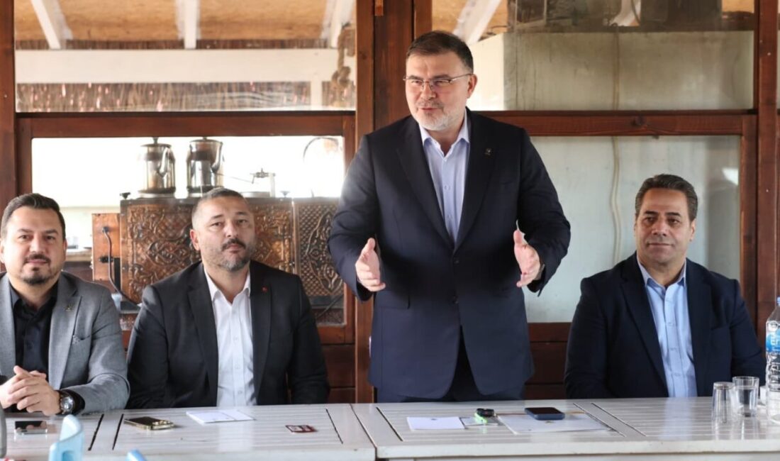 AK Parti İzmir İl Başkanı Bilal Saygılı’dan CHP İzmir İl Başkanı’na Sert Yanıt: “Kente Hak Ettiği Değeri Veriyoruz” AK Parti İzmir İl Başkanı Bilal Saygılı, CHP İzmir İl