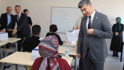 Mersin Akdeniz Belediyesi'ne ait Gökdelen binasındaki Etüt Merkezi, üniversite sınavlarına