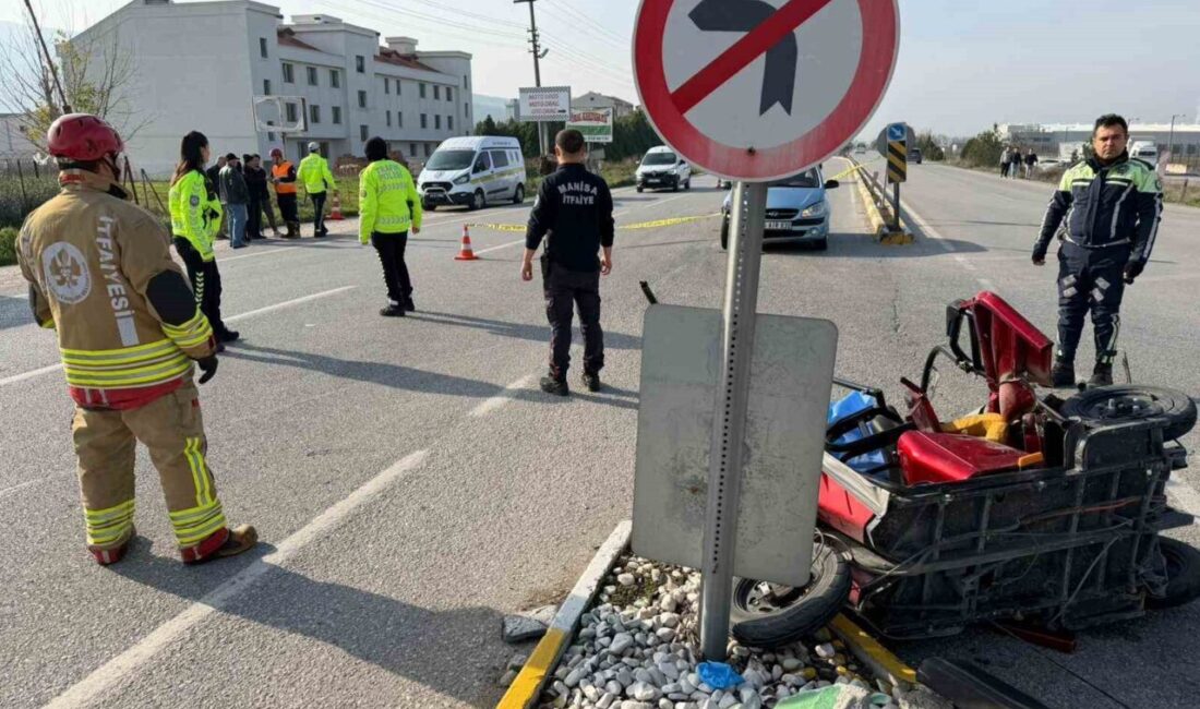 Manisa'nın Akhisar ilçesinde 55 yaşındaki Hasan Çalışkan, elektrikli bisikletiyle geçiş