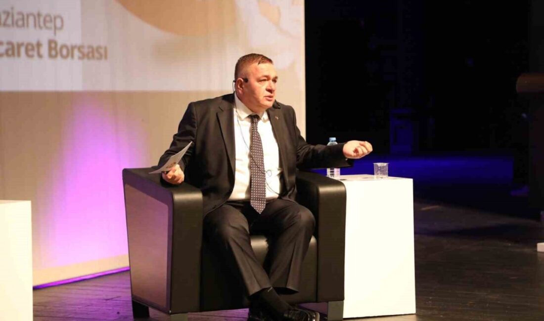 Gaziantep Ticaret Borsası Başkanı Mehmet Akıncı, Gaziantep Üniversitesi'nde düzenlenen kariyer