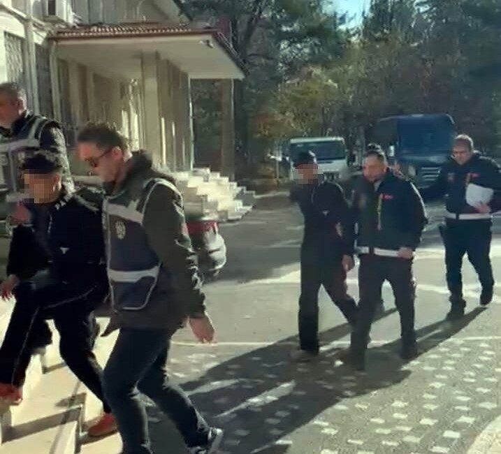 Konya'nın Akşehir ilçesinde motosiklet hırsızlığına karışan İ.A., A.G. ve M.D.,