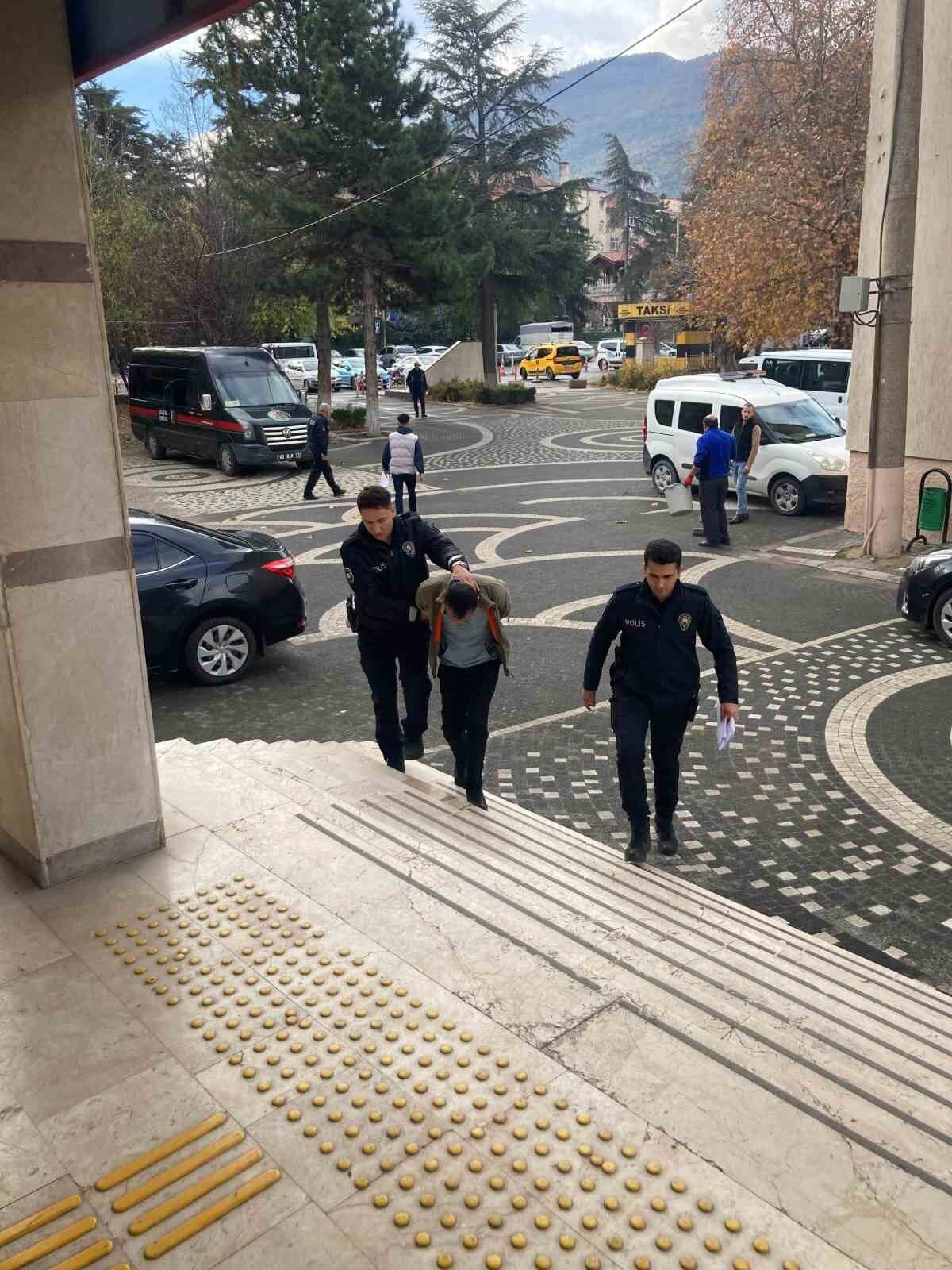 Konya'nın Akşehir ilçesinde motosiklet hırsızlığı yapan E.Ç., polis ekiplerinin çalışmaları