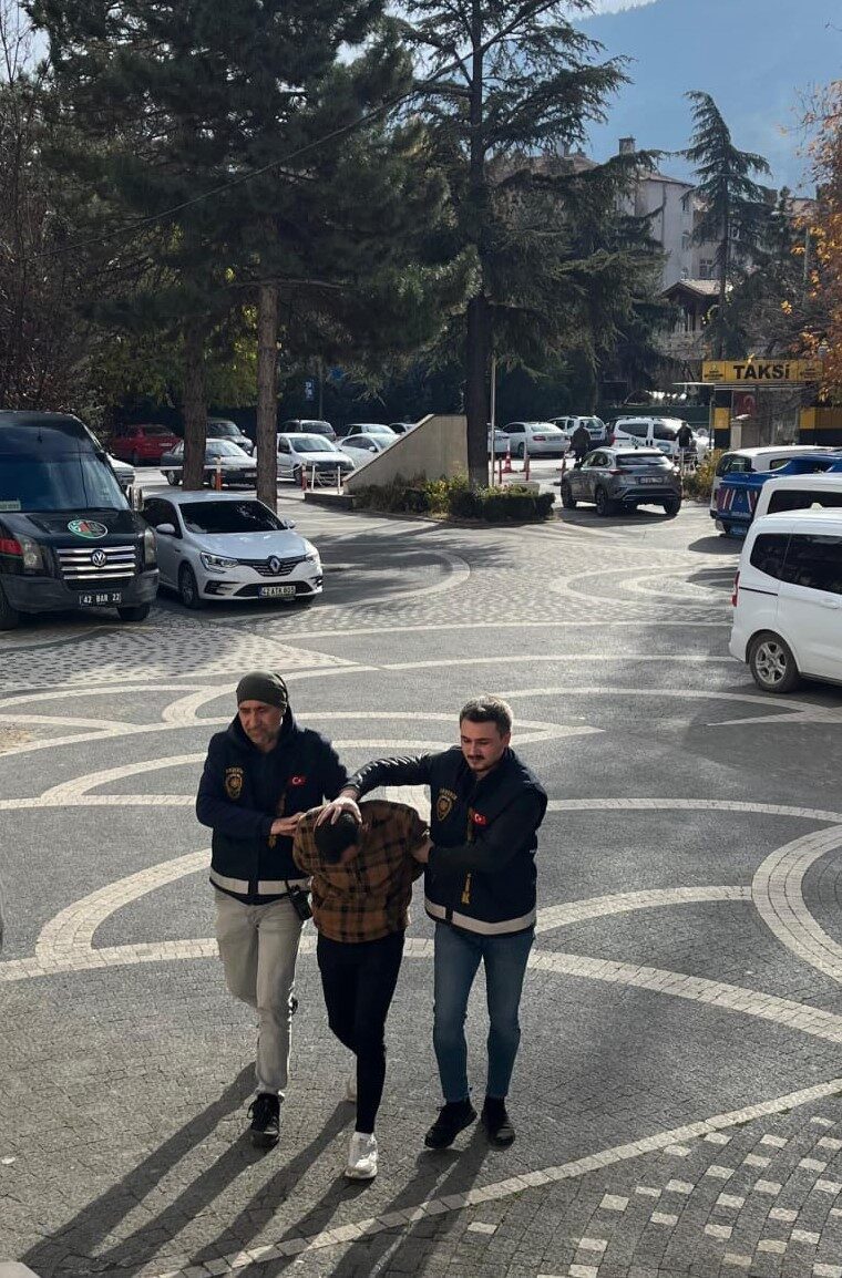 Konya'nın Akşehir ilçesinde, Narkotik Suçlarla Mücadele Büro Amirliği ekipleri, uyuşturucu