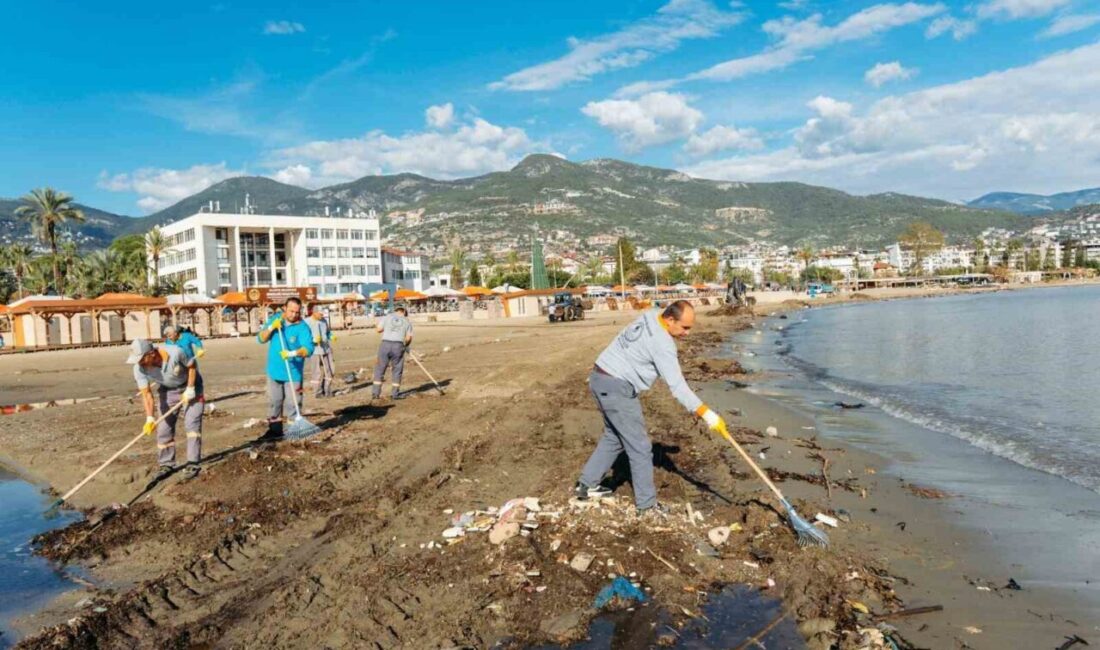 Alanya'da etkili olan şiddetli yağışların ardından temizlik çalışmaları hız kesmeden