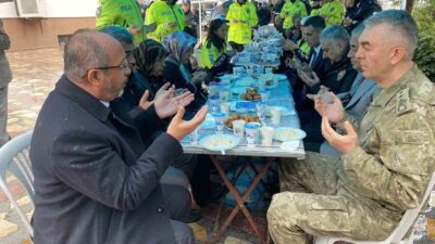 Manisa'nın Alaşehir ilçesinde trafik kazasında şehit düşen polisler için lokma
