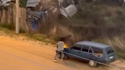 Bolu'da Kalıcı Konutlar Mahallesi'nde bir sürücü, Fiat Kartal marka aracında