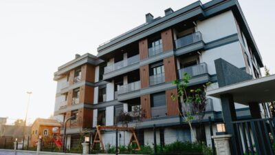 Aliağa'daki yeni adliye binasının inşaatı sürerken, Adalet Teşkilatı Güçlendirme Vakfı,