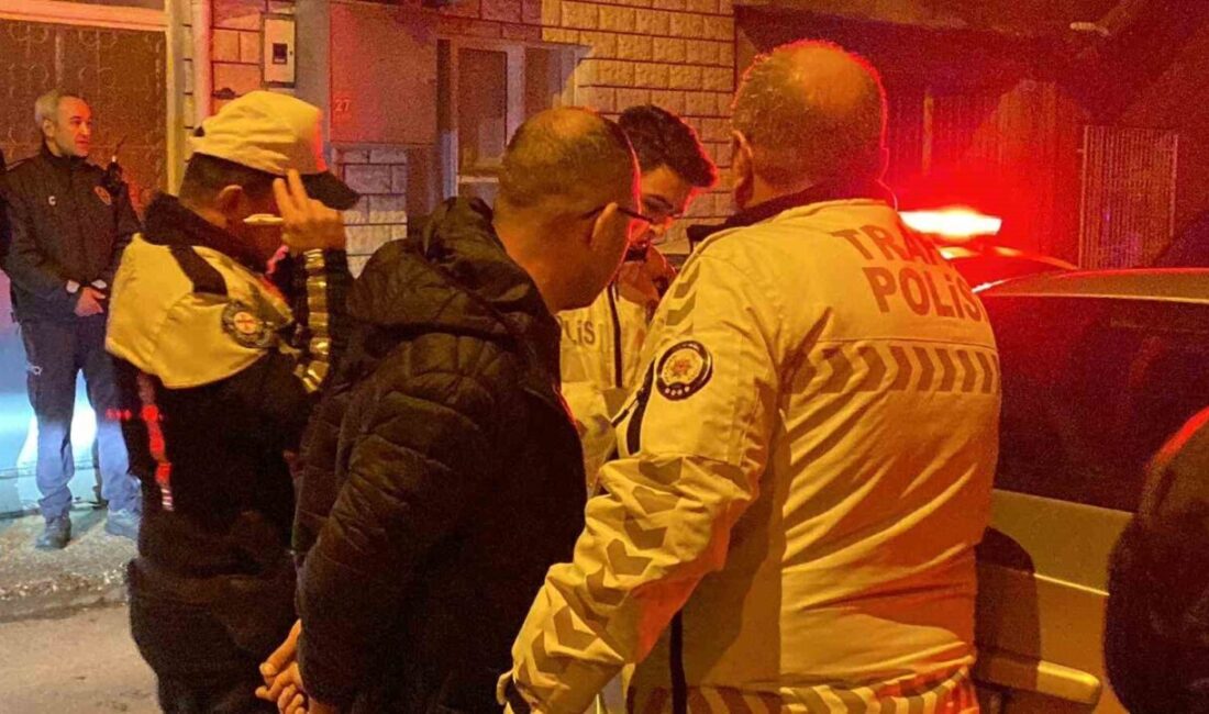 Burdur’da Alkollü Sürücü, Çarpıp Kaçtığı Araçların Sahiplerine Zor Anlar Yaşattı Burdur'da S.S. (35), 07 FAT 21 plakalı aracıyla park halindeki