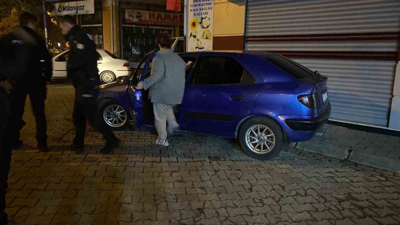 Aydın'ın Efeler ilçesinde, Cuma Mahallesi'nde park halindeki araçta sızan S.M.