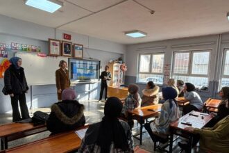 Kütahya’da Aile Okulu Kursu, Türkiye Yüzyılı Maarif Modeli çerçevesinde devam ediyor