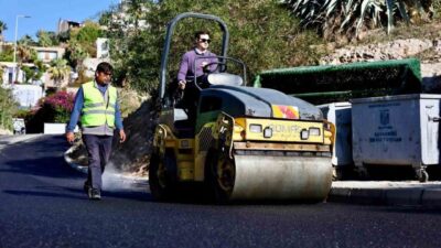 Bodrum Belediyesi, Yokuşbaşı Mahallesi'nde altyapıların tamamlanmasının ardından sıcak asfalt çalışmaları
