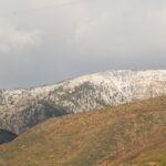 Hatay’ın dağlık alanlarında kar yağışı etkili oldu, Amanos etekleri beyaza kaplandı.