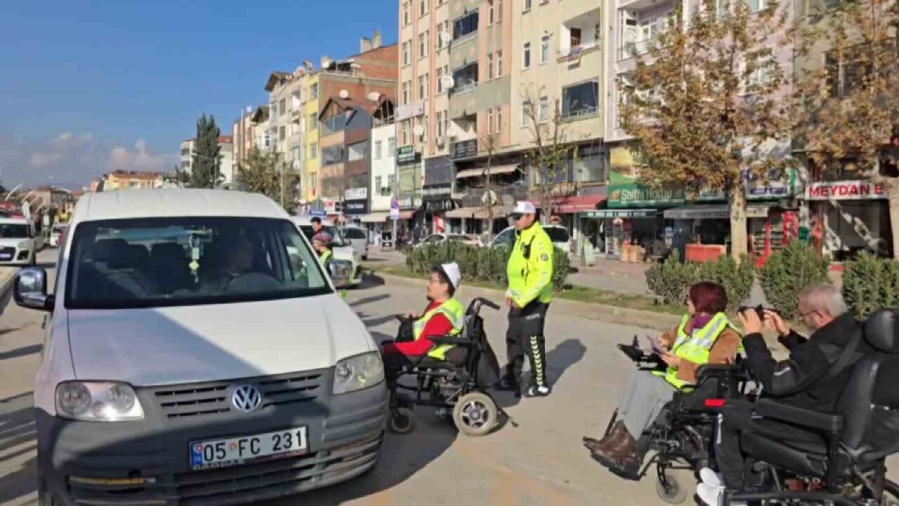 Amasya'nın Suluova ilçesinde, 3 Aralık Dünya Engelliler Günü etkinliği kapsamında