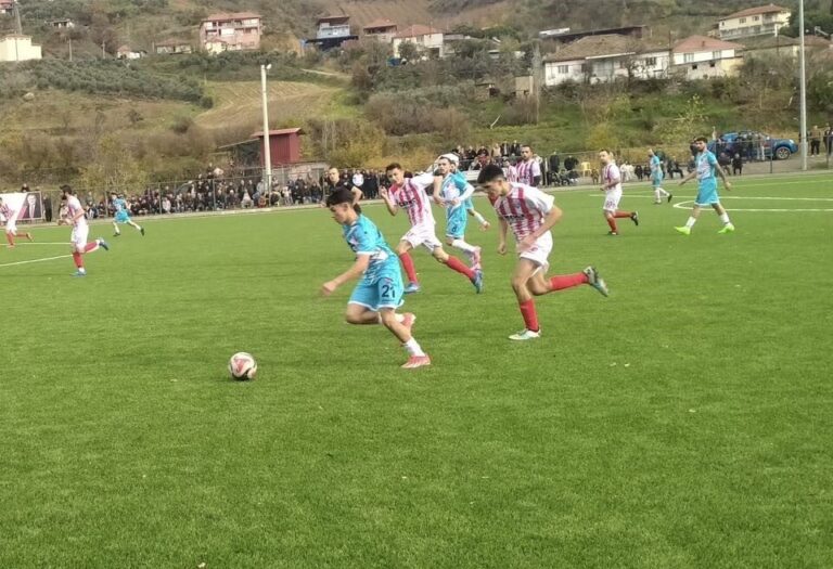 Uluderbentspor, Salihli Adalaspor’u 13-0 ile Geçerek Tarihi Bir Zafer Elde Etti