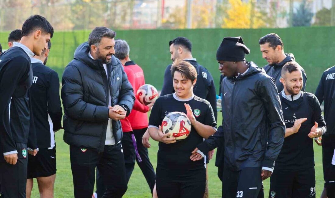 Down sendromlu Zınar Altuntaş, Amed Sportif Faaliyetler’in teknik direktörü olma