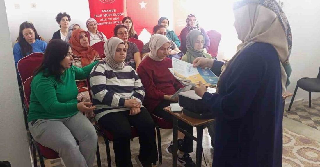 Mersin'in Anamur ilçesinde İlçe Müftülüğü, 'Değerleriyle Güçlü Ailem' projesini hayata